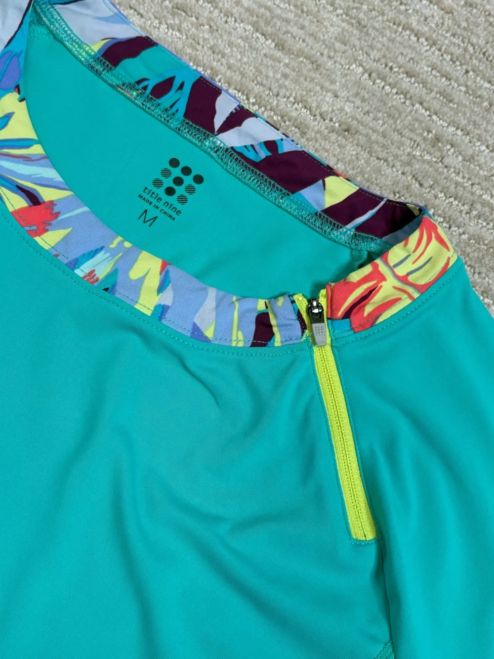 Title nine Tropical Print Trim Long Sleeve Top Womens Size M Teal Zipper Pocket - Picture 6 of 9